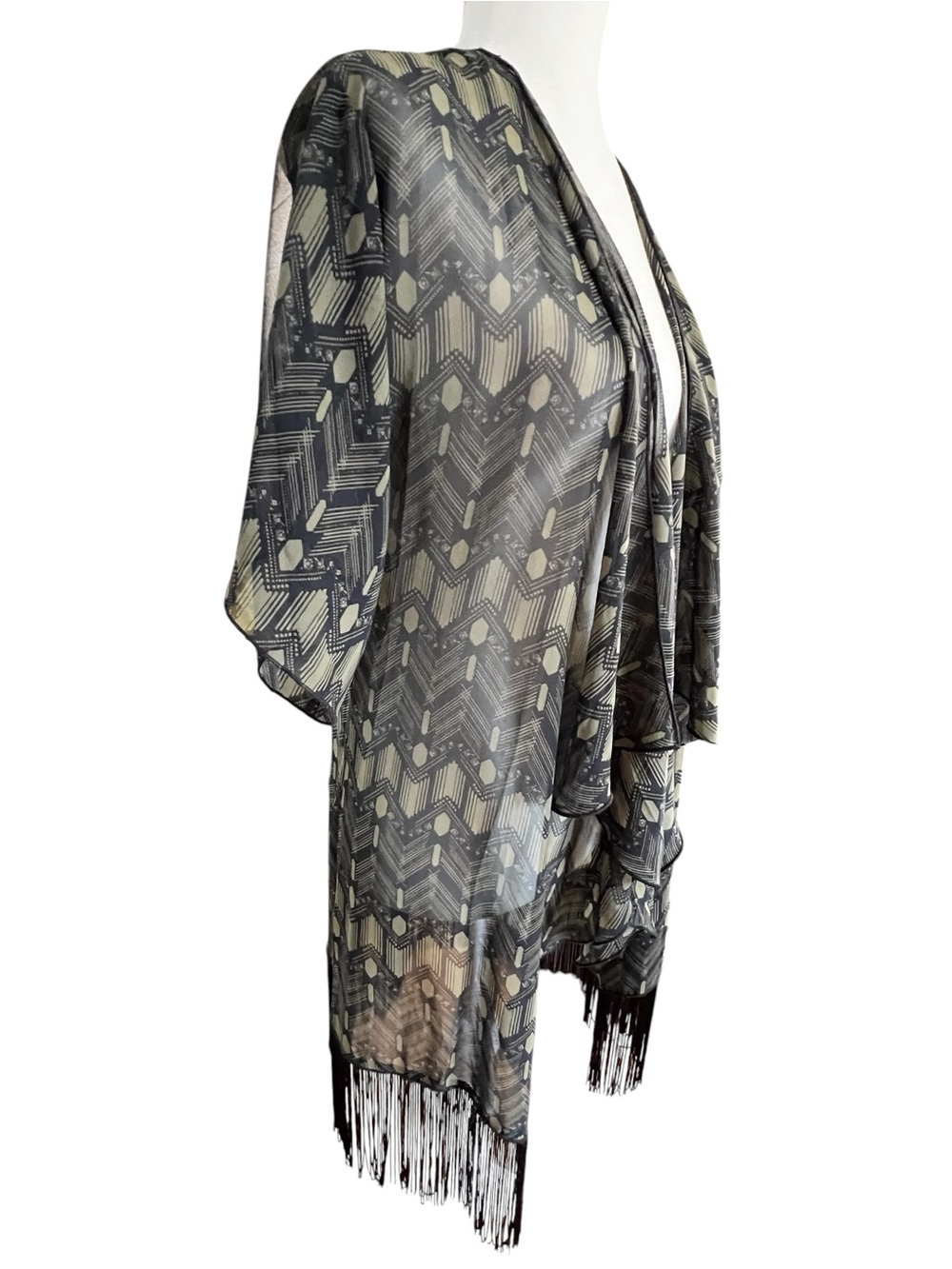 LuLaRoe Monroe Kimono. Size S